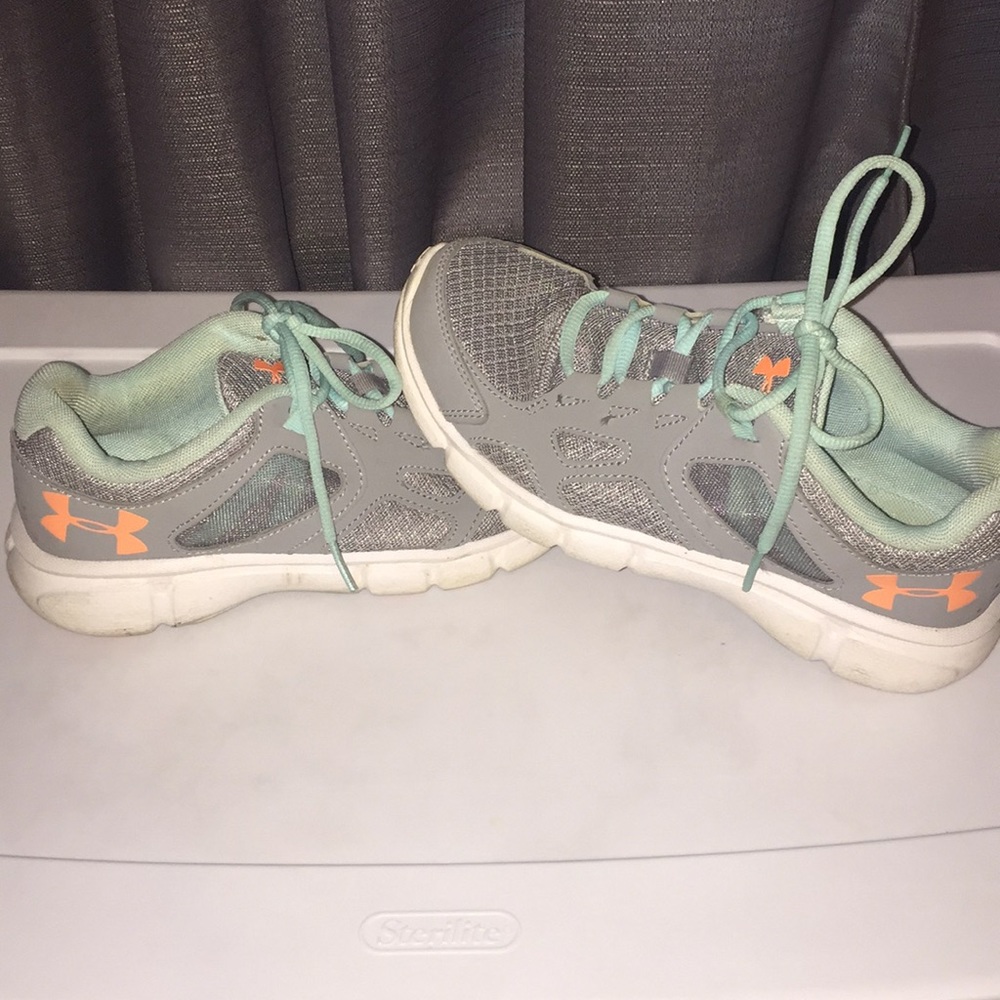 under amour grey size 6
